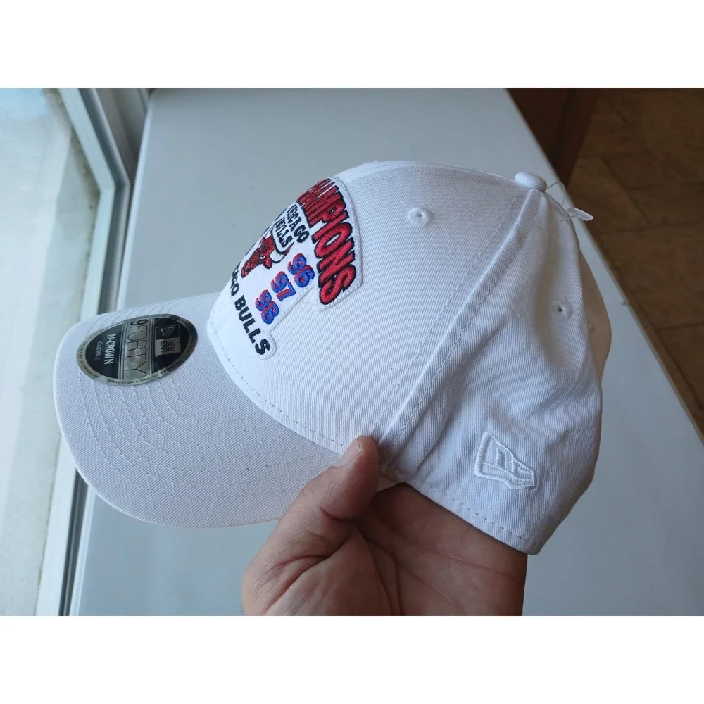 New Era 9FORTY Chicago Bulls 6x Champions M-Crown Adjustable Hat Cap OSFM New